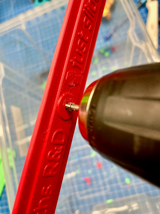 Spielarme Gleitsteine für den fest montierten Schiebeschlitten an der Bosch GTS10XC